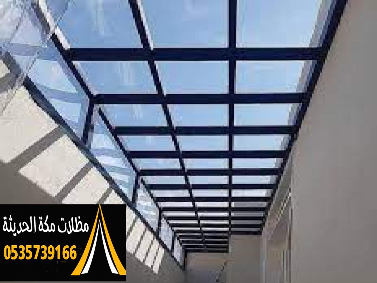 مظلات لكسان شفافة في مكة تعزز من جمال المساحات الخارجية وتوفر الظل.